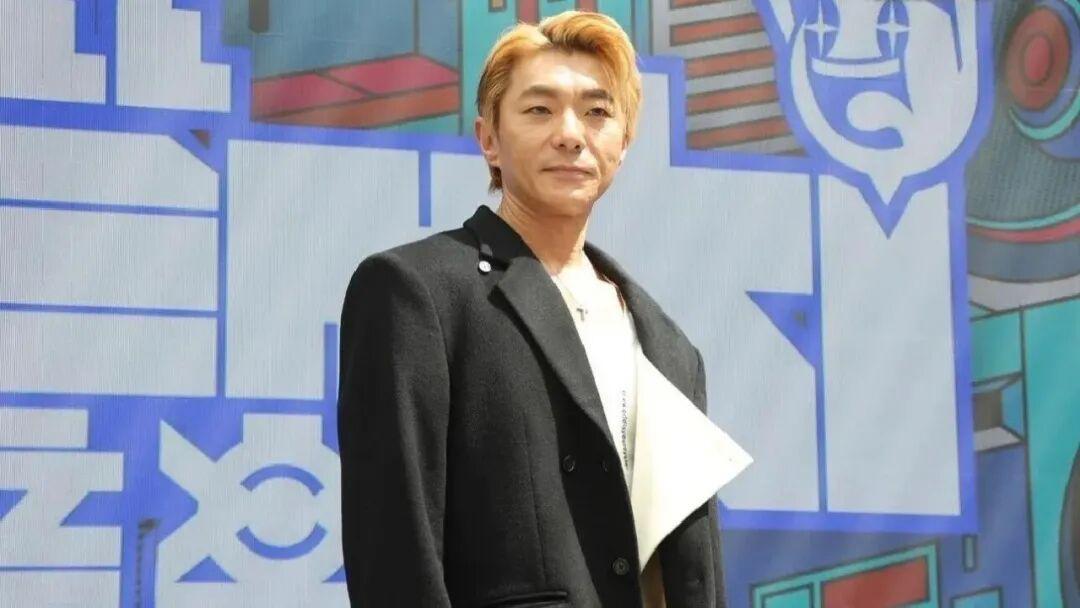 九游官网-46岁香港知名歌手正式加盟英皇娱乐，结束近五年独立歌手生涯